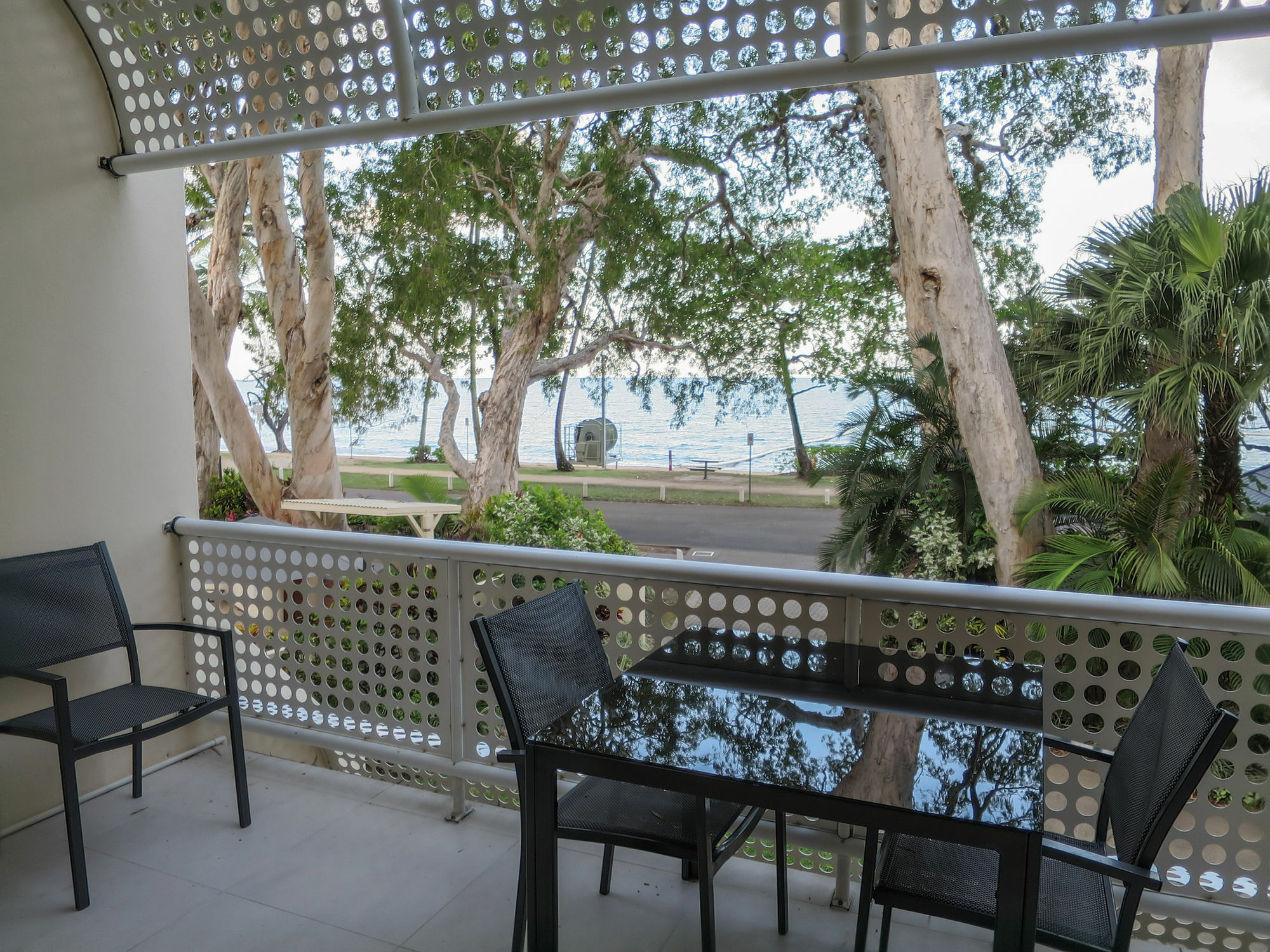 Marlin Waters Beachfront Apartments Palm Cove Dış mekan fotoğraf